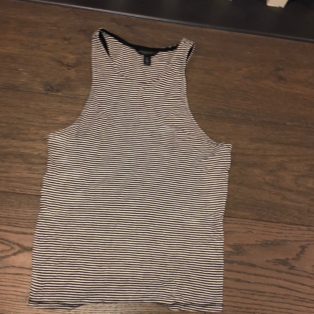 Aero halter tank size small